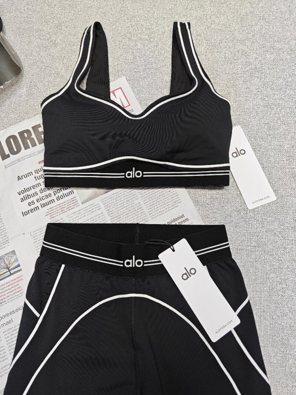 NWT ALO Yoga Heart Throb Set 🤗 Airbrush Bra + High-Waist Throb Legging S-M - Picture 4 of 9